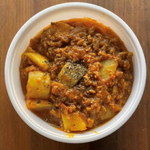 画像をギャラリービューアに読み込む, ジャガイモのドライカレーソース 桜えびのトマトクリームソース 林檎とキャラメルのケーキ(タルトタタン風)(12/12 発送分)