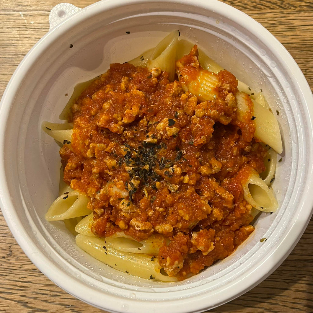 豚ひき肉の辛いアラビアータソース　ジャガイモのドライカレーソース　林檎とキャラメルのケーキ（タルトタタン風）（7/18　発送分）
